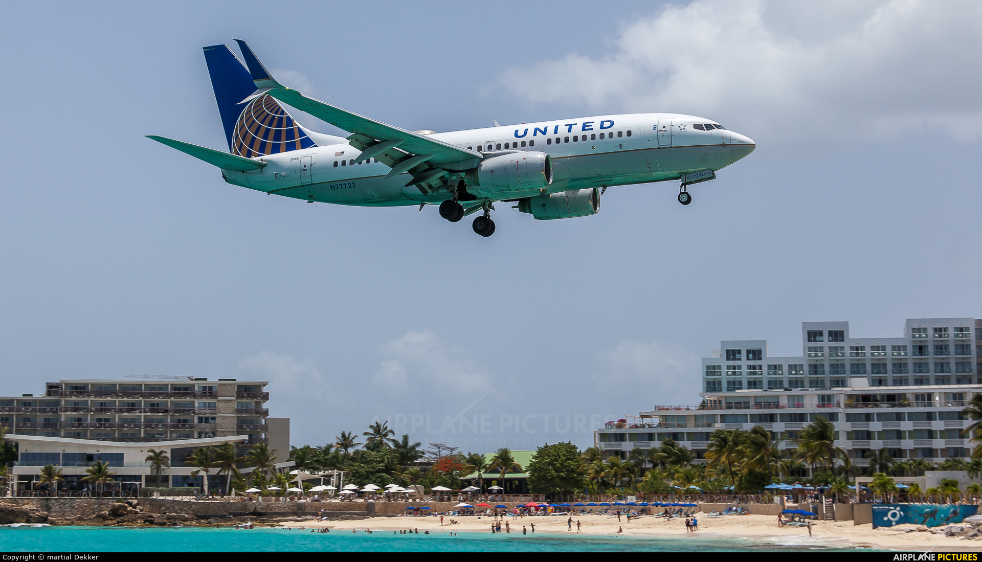 United Airlines N27722 aircraft at Sint Maarten - Princess Juliana Intl