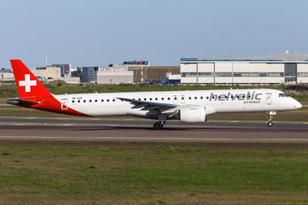 HB-AZK - Helvetic Airways Embraer ERJ-195-E2