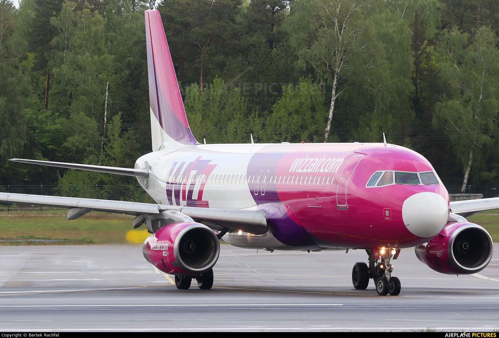Wizz Air HA-LPO aircraft at Gdańsk - Lech Wałęsa
