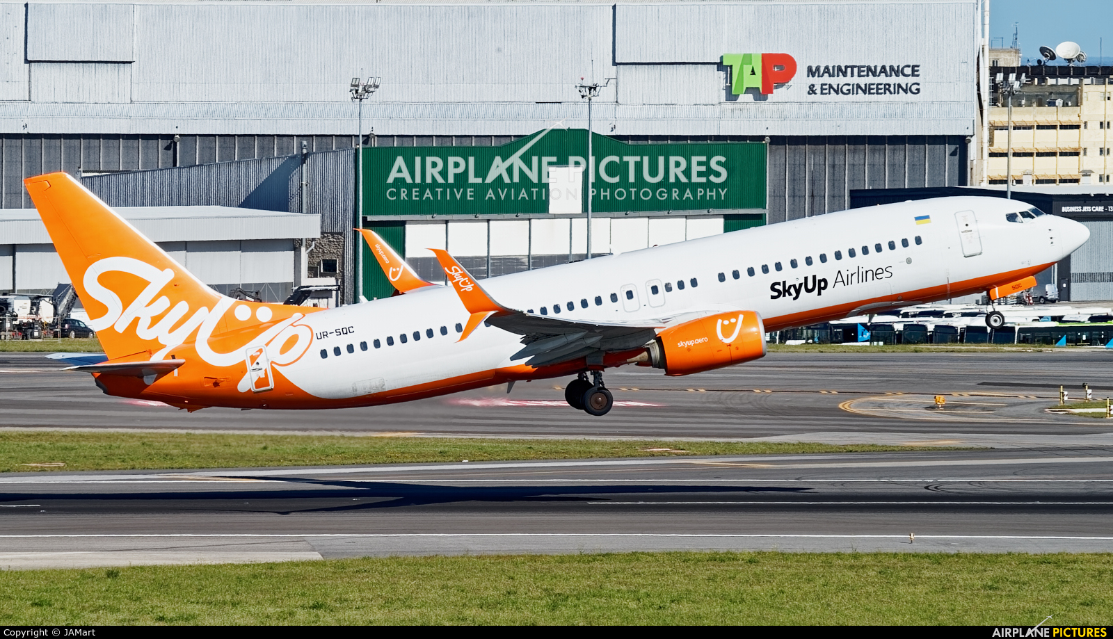 SkyUp Airlines UR-SQC aircraft at Lisbon