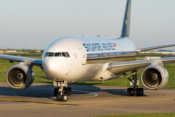 9V-SQM - Singapore Airlines Boeing 777-200ER