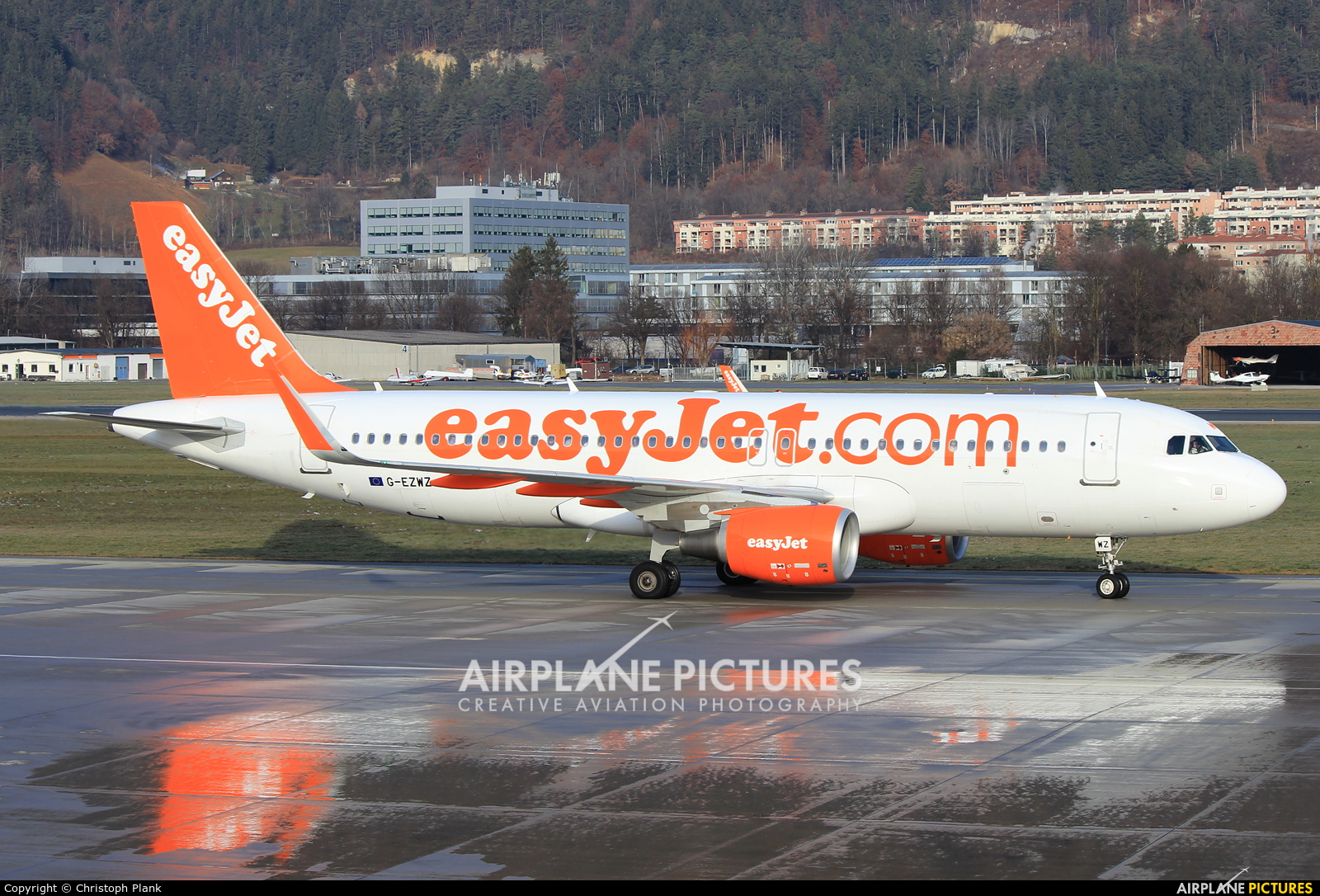 easyJet G-EZWZ aircraft at Innsbruck
