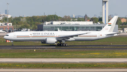 K7067 - India - Government Boeing 777-300ER
