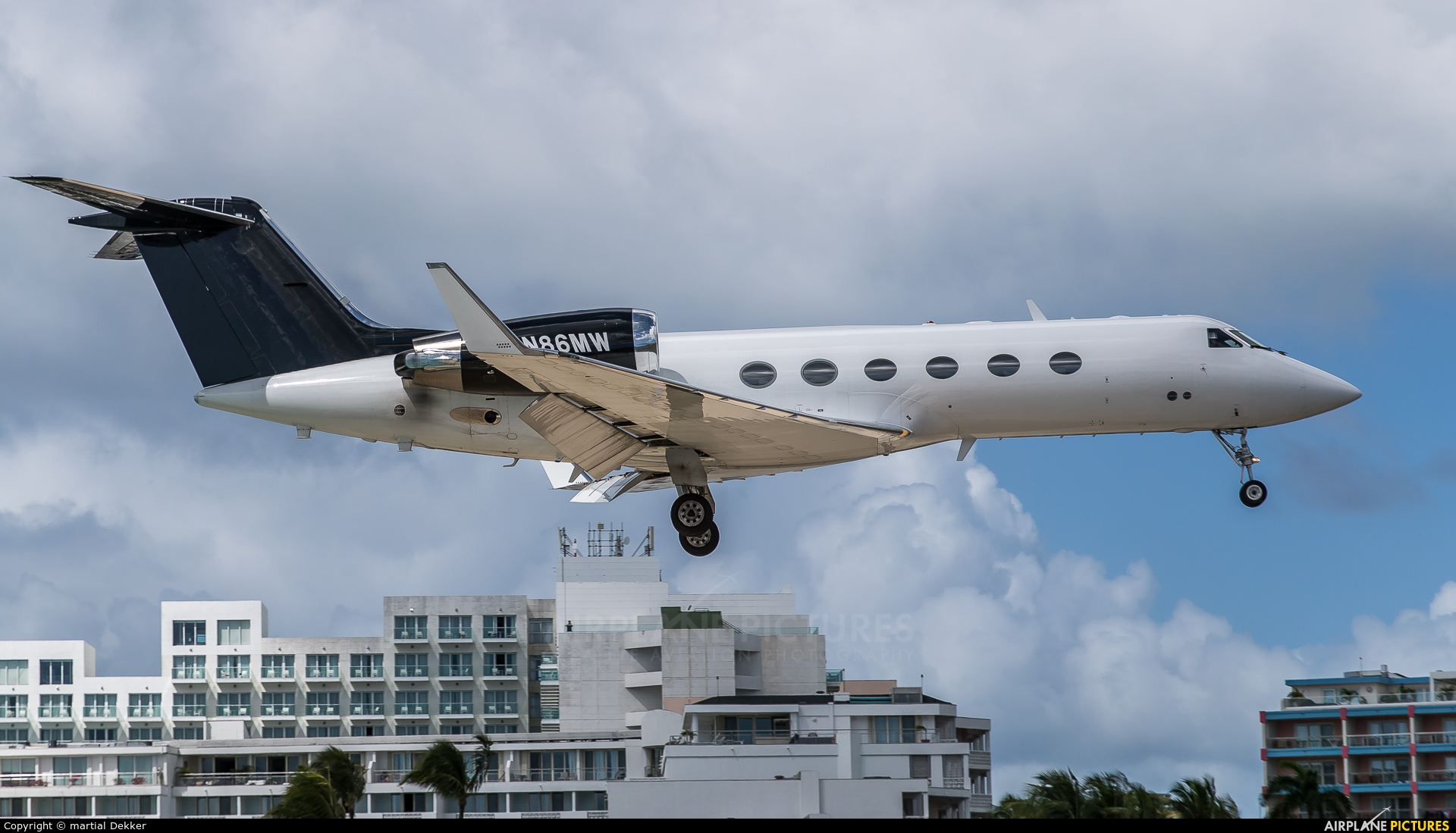 Private N86MW aircraft at Sint Maarten - Princess Juliana Intl