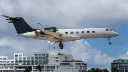 N86MW - Private Gulfstream Aerospace G-IV,  G-IV-SP, G-IV-X, G300, G350, G400, G450