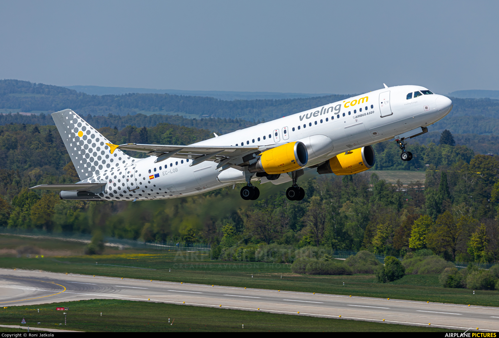 Vueling Airlines EC-LOB aircraft at Zurich