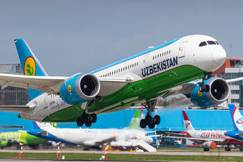 UK78706 - Uzbekistan Airways Boeing 787-8 Dreamliner