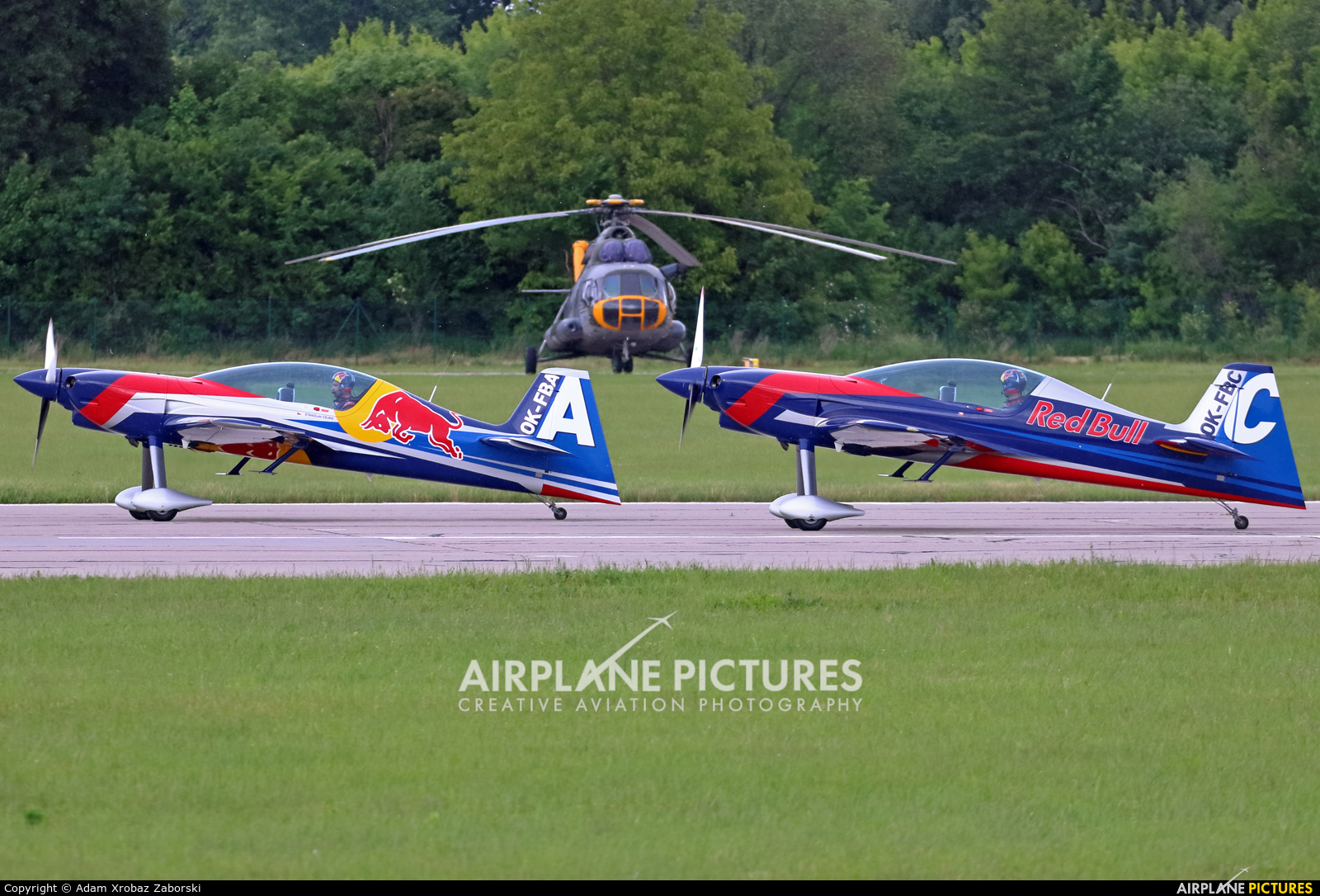 The Flying Bulls Duo : Aerobatics Team OK-FBA aircraft at Pardubice