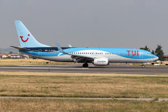 G-TAWK - TUI Airways Boeing 737-800