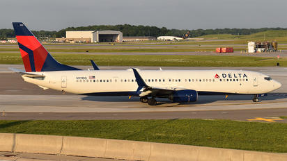N911DQ - Delta Air Lines Boeing 737-900ER