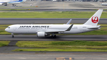 JA608J - JAL - Japan Airlines Boeing 767-300ER