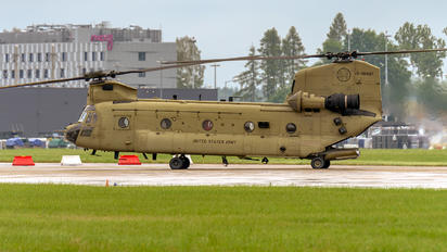 13-08437 - USA - Army Boeing CH-47F Chinook