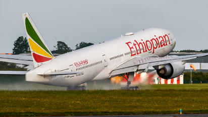 ET-ANN - Ethiopian Airlines - Aviation Glamour - People, Pilot