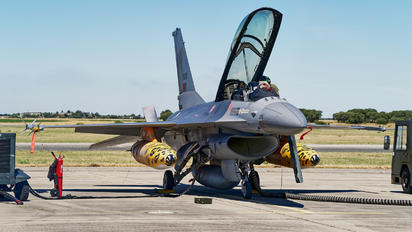 15120 - Portugal - Air Force General Dynamics F-16BM Fighting Falcon
