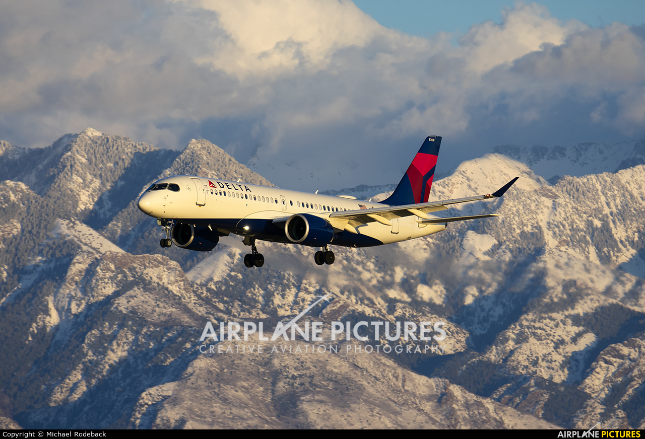 Delta Air Lines N308DU aircraft at Salt Lake City