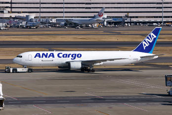 JA8286 - ANA Cargo Boeing 767-300F