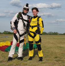 - - Skydive.pl - Airport Overview - People, Pilot