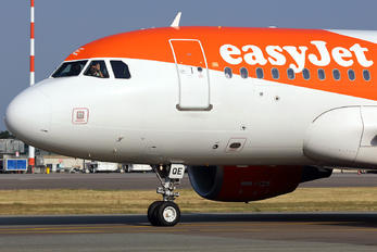 OE-LQE - easyJet Europe Airbus A319