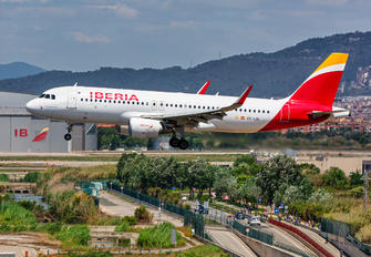 EC-LUL - Iberia Airbus A320