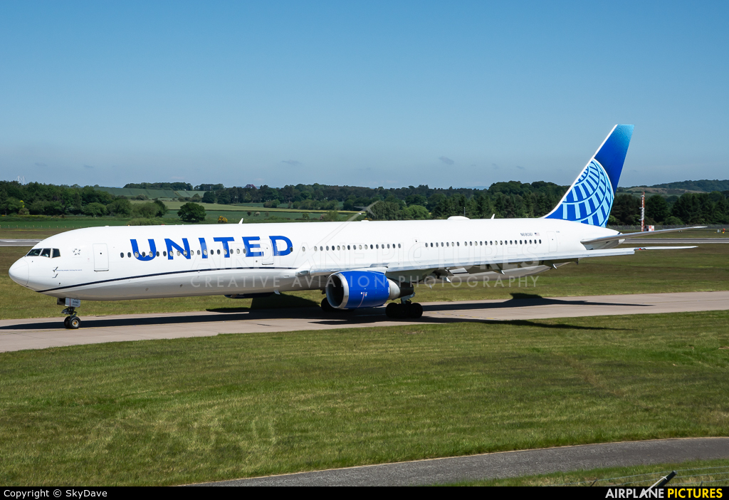 United Airlines N68061 aircraft at Edinburgh