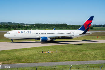 N1201P - Delta Air Lines Boeing 767-300ER