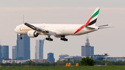A6-EPJ - Emirates Airlines Boeing 777-31H(ER)