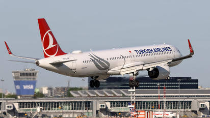 TC-LSN - Turkish Airlines Airbus A321