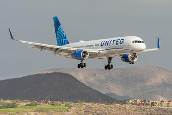 N17139 - United Airlines Boeing 757-200
