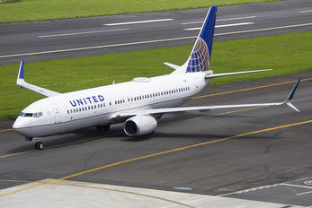 N54241 - United Airlines Boeing 737-800