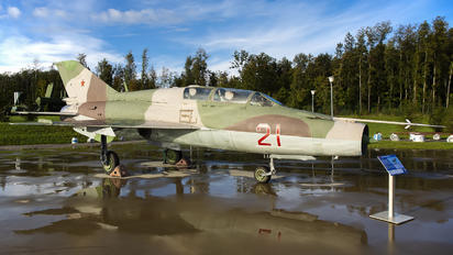 21 - USSR - Air Force Mikoyan-Gurevich MiG-21UM