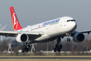 TC-LNF - Turkish Airlines Airbus A330-300