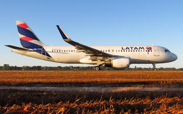 PR-TYV - LATAM Brasil Airbus A320