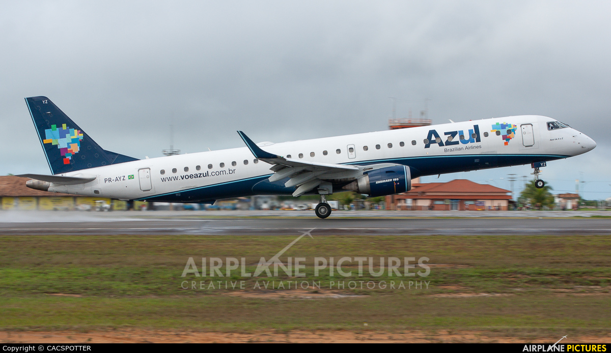 Azul Linhas Aéreas PR-AYZ aircraft at 