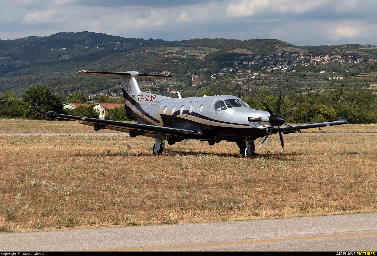 Private T7-SLXP aircraft at Modena