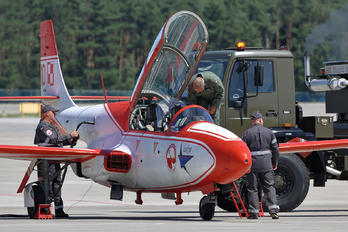 3H2013 - Poland - Air Force: White & Red Iskras PZL TS-11 Iskra