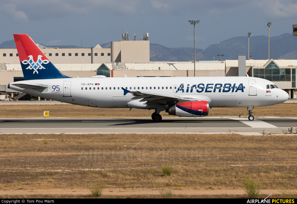 Air Serbia YU-APH aircraft at Palma de Mallorca