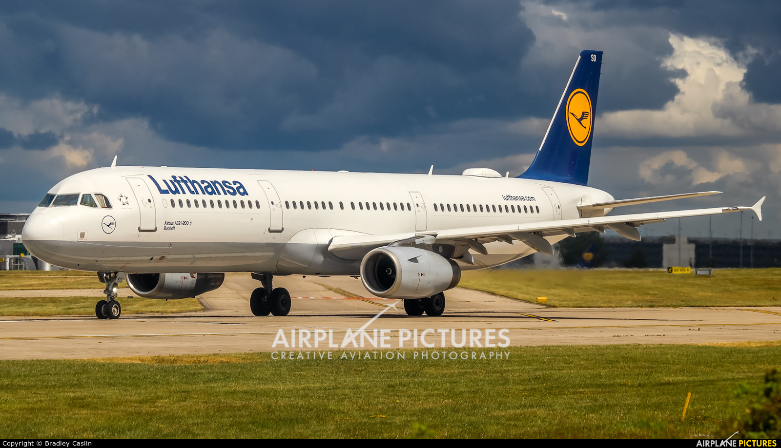 Lufthansa D-AISO aircraft at Manchester