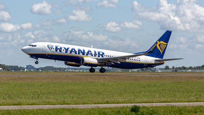 EI-ENH - Ryanair Boeing 737-800