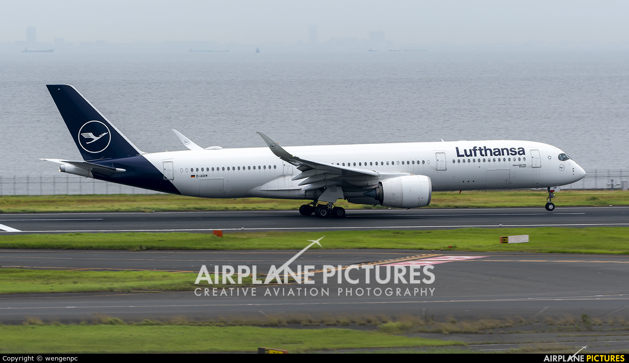 Lufthansa D-AIXM aircraft at Tokyo - Haneda Intl