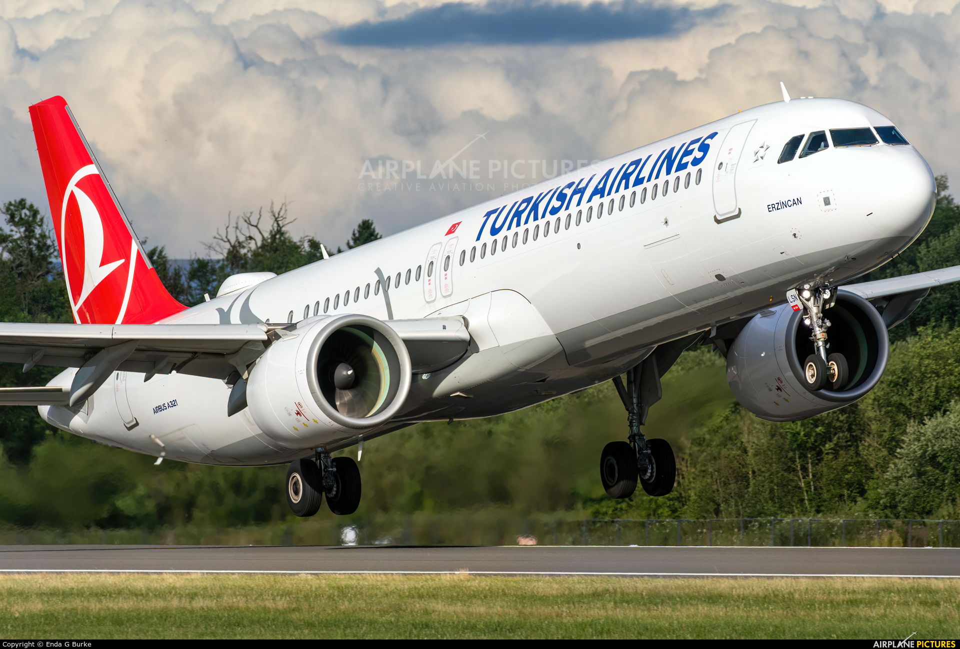 Turkish Airlines TC-LSN aircraft at Manchester