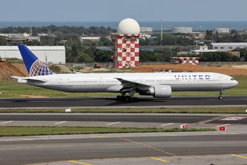 N2332U - United Airlines Boeing 777-300ER