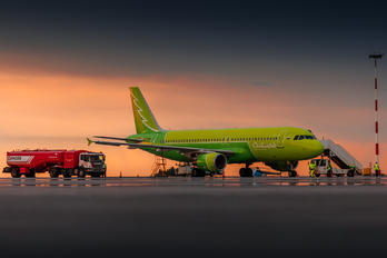 RA-73404 - S7 Airlines Airbus A320