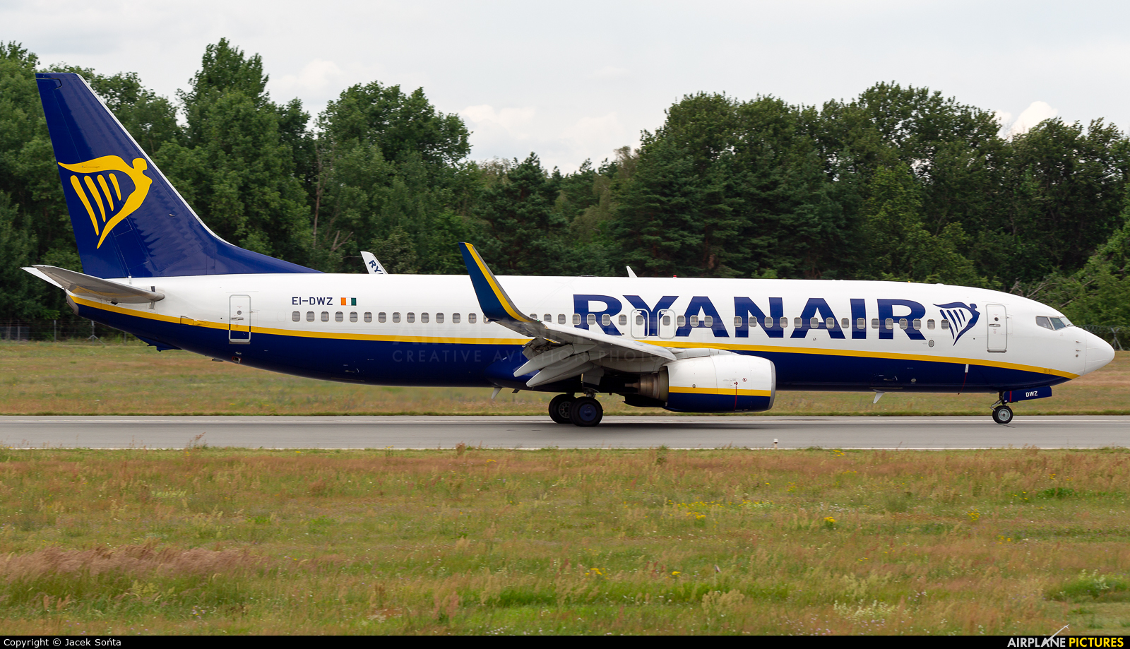 Ryanair EI-DWZ aircraft at Łódź - Lublinek