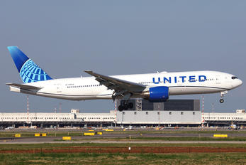 N787UA - United Airlines Boeing 777-200ER