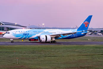 B-2725 - China Southern Airlines Boeing 787-8 Dreamliner