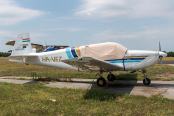 HA-VEZ - Private IAR Industria Aeronautică Română IAR-823