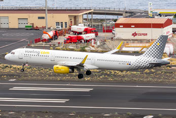 EC-MHS - Vueling Airlines Airbus A321