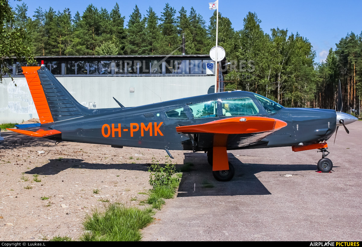 Private OH-PMK aircraft at Hyvinkää