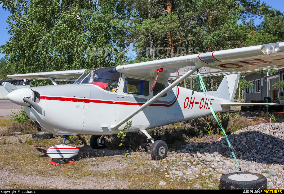 Private OH-CHE aircraft at Hyvinkää