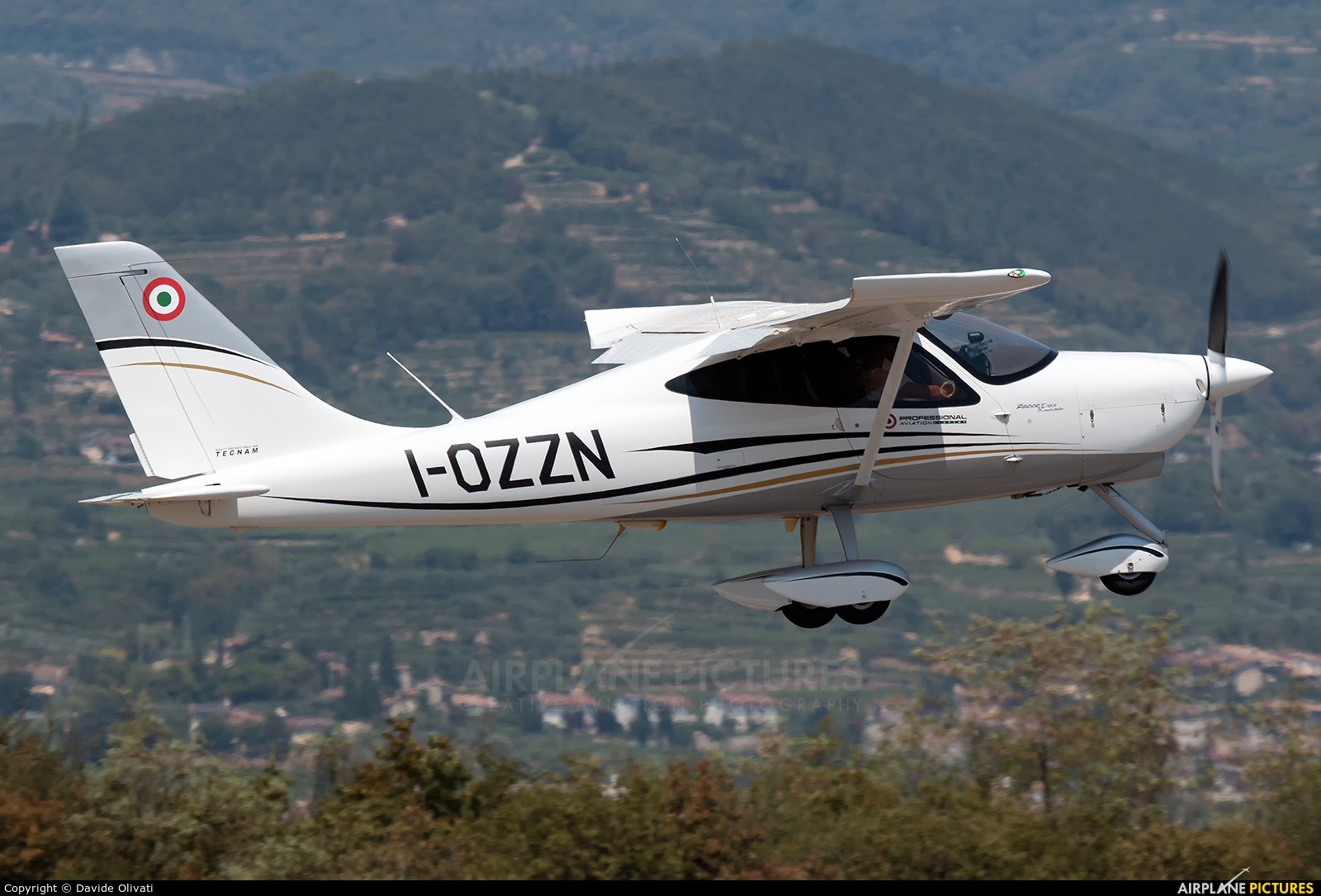 Cirrus Aviation I-OZZN aircraft at Verona - Boscomantico